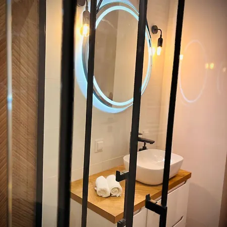 Apartament White Glove Deluxe Dywizji