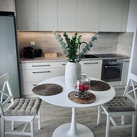 Apartament White Glove Deluxe Dywizji Apartment